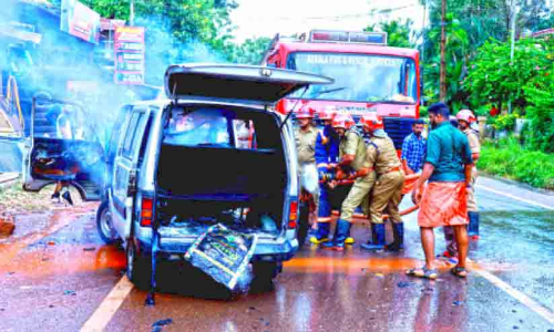 ഒമ്നി വാനിന് തീപിടിച്ചു