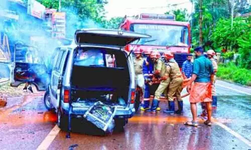 ഒമ്നി വാനിന് തീപിടിച്ചു