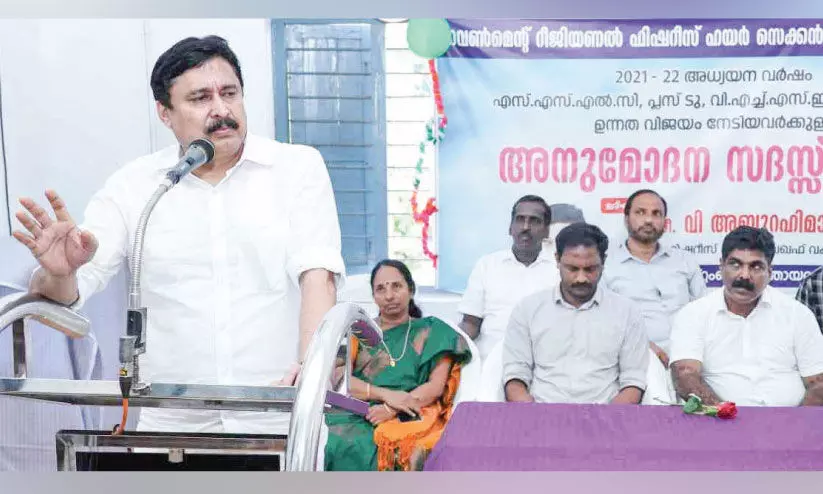 താനൂർ ഫിഷറീസ് സ്കൂളിനെ സ്പോർട്സ് സ്കൂളാക്കി ഉയർത്തും -മന്ത്രി വി. അബ്ദുറഹിമാൻ താനൂർ ഫിഷറീസ് സ്കൂളിനെ സ്പോർട്സ് സ്കൂളാക്കി ഉയർത്തും -മന്ത്രി വി. അബ്ദുറഹിമാൻ