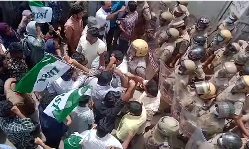 പ്രൊവിഡൻസ് സ്കൂളിലെ ഹിജാബ് വിലക്കിനെതിരെ എം.എസ്.എഫ് മാർച്ച്