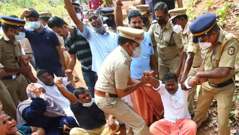 സിൽവർ ലൈൻ വിഷയത്തിൽ സർക്കാർ അനാവശ്യ ധാർഷ്ട്യം വെടിയണമെന്ന് സിൽവർ ലൈൻ വിരുദ്ധ സമിതി