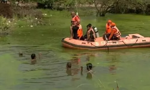 ലക്ക്നോവിൽ ട്രാക്ടർ കുളത്തിലേക്ക് മറിഞ്ഞ് 10 പേർ മരിച്ചു, 37 പേരെ രക്ഷപെടുത്തി