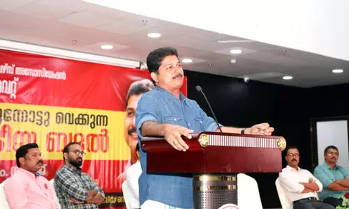 ഇ​ട​തു​പ​ക്ഷ സ​ർ​ക്കാ​റു​ക​ളു​ടേ​ത് വ്യ​ത്യ​സ്ത​മാ​യ കാ​ഴ്ച​പ്പാ​ടും, സ​മീ​പ​ന​വും –എം. ​സ്വ​രാ​ജ്