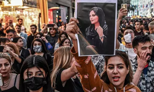 മഹ്സ അമിനി: ലണ്ടനിലും പാരിസിലും സംഘർഷം; 13 പേർ അറസ്റ്റിൽ