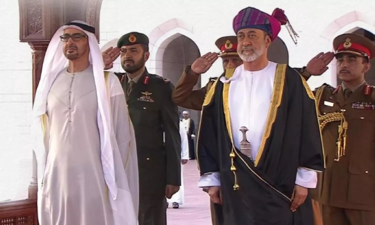 യു.എ.ഇ പ്രസിഡന്‍റിന്​ ഒമാനിൽ ഹൃദ്യമായ വരവേൽപ്​