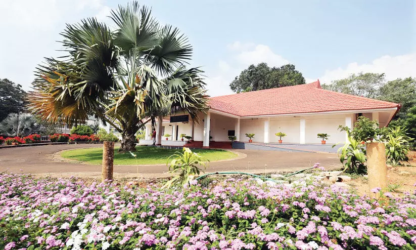 The knowledge of university palm leaf books to the people