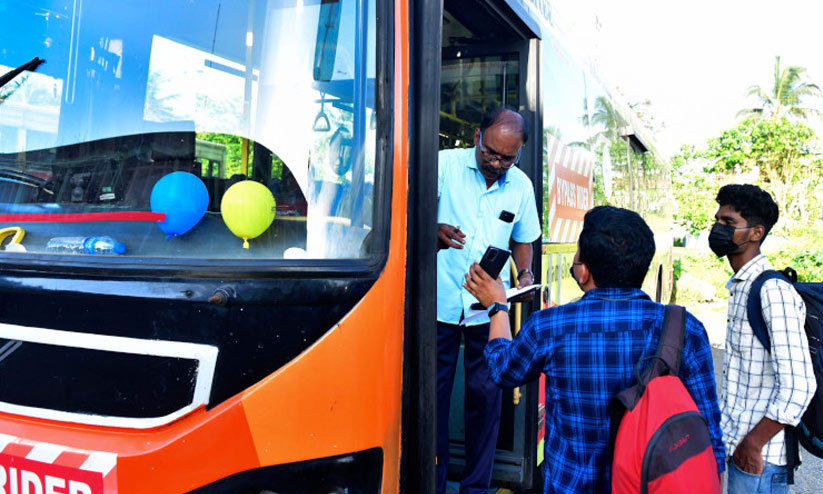 ഡ്രൈവർ മാത്രമുള്ള കെ.എസ്.ആർ.ടി.സി എൻഡ് ടു എൻഡ് ബസ് സർവിസ് തുടങ്ങി; തിരുവനന്തപുരത്തുനിന്ന് എറണാകുളത്തേക്ക് 4.20 മണിക്കൂർ ഡ്രൈവർ മാത്രമുള്ള കെ.എസ്.ആർ.ടി.സി എൻഡ് ടു എൻഡ് ബസ് സർവിസ് തുടങ്ങി; തിരുവനന്തപുരത്തുനിന്ന് എറണാകുളത്തേക്ക് 4.20 മണിക്കൂർ