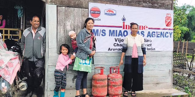 57 വർഷത്തെ കാത്തിരിപ്പ്, ഒടുവിൽ അവർക്ക് പാചകവാതകം ലഭിച്ചു