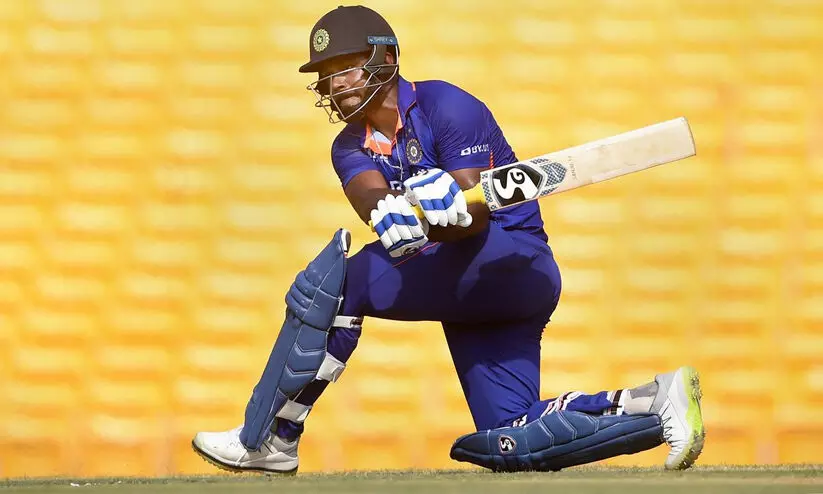 അർധസെഞ്ച്വറികളുമായി സഞ്ജുവും തിലകും ഷാർദുലും; ഇന്ത്യ എ 284ന് പുറത്ത്