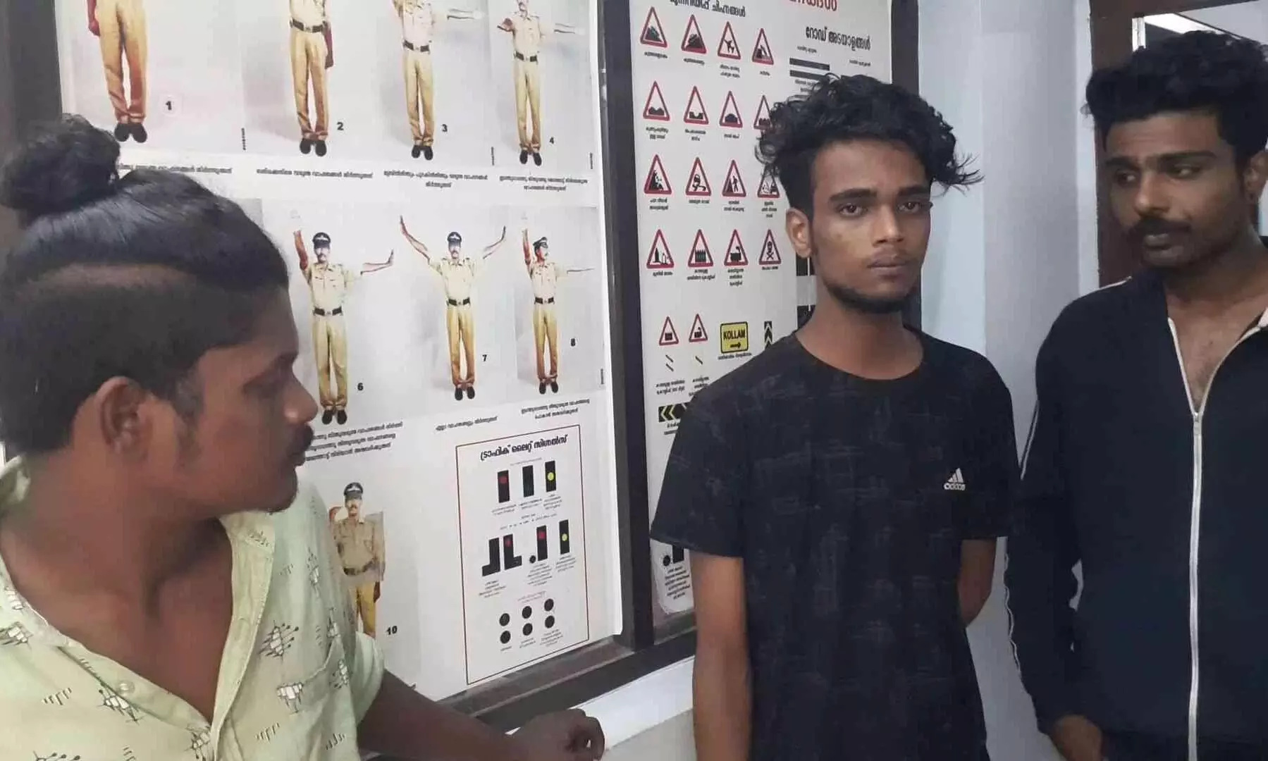 വ്യവസായിയെ ബന്ദിയാക്കി കഴുത്തിൽ വടിവാൾ വെച്ച് പണം തട്ടാൻ ശ്രമിച്ച മൂന്നംഗസംഘം പിടിയിൽ