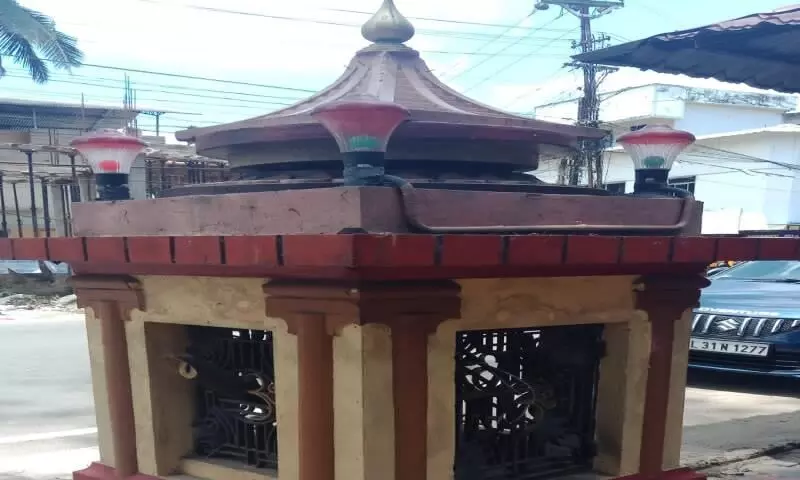 മാന്നാറിൽ വീടുകളിലും ക്ഷേത്രത്തിലും മോഷണം മാന്നാറിൽ വീടുകളിലും ക്ഷേത്രത്തിലും മോഷണം