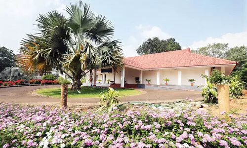 The knowledge of university palm leaf books to the people