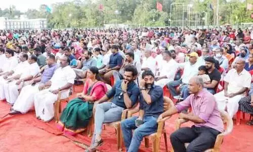 ആഹ്ലാദത്തിന്‍റെ ട്രാക്കുണർന്നു; ഉത്സവാന്തരീക്ഷത്തിൽ ജില്ല സ്റ്റേഡിയം നാടിന് സമർപ്പിച്ചു