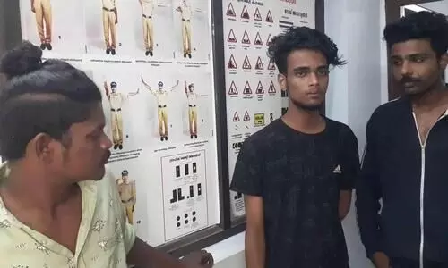 വ്യവസായിയെ ബന്ദിയാക്കി കഴുത്തിൽ വടിവാൾ വെച്ച് പണം തട്ടാൻ ശ്രമിച്ച മൂന്നംഗസംഘം പിടിയിൽ