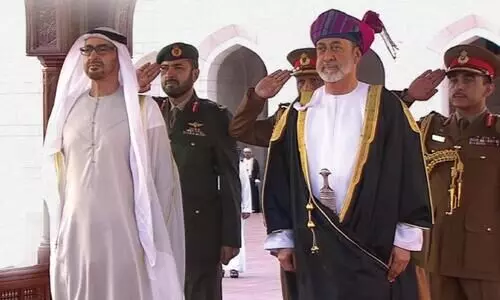 യു.എ.ഇ പ്രസിഡന്‍റിന്​ ഒമാനിൽ ഹൃദ്യമായ വരവേൽപ്​