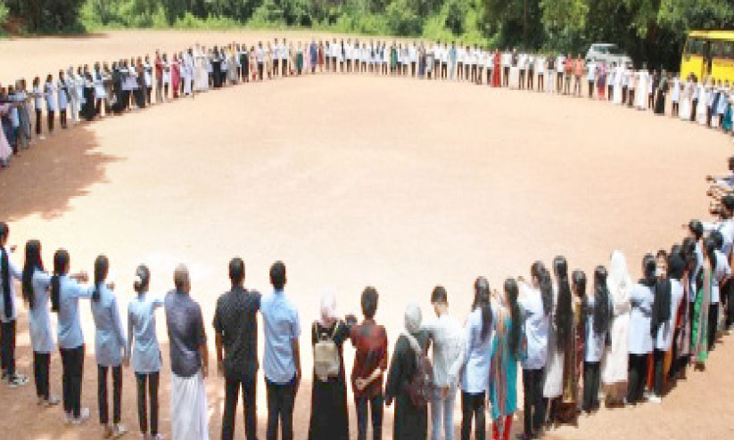 ലഹരി പിടിച്ച് നാട് ലഹരി പിടിച്ച് നാട്