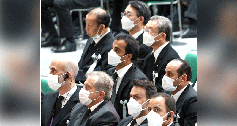 ഷിൻസോ ആബെക്ക്​​ അന്ത്യോപചാരമർപ്പിച്ച്​ അമീർ