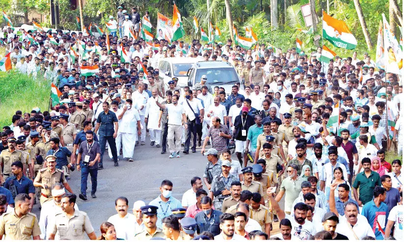 ഹൃദയം തൊട്ടുണർത്തി രാഹുൽ ഗാന്ധി മലപ്പുറം ജില്ലയിൽ ഹൃദയം തൊട്ടുണർത്തി രാഹുൽ ഗാന്ധി മലപ്പുറം ജില്ലയിൽ