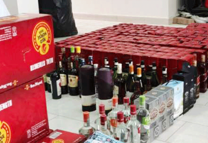 ബോട്ടിൽ മദ്യം കടത്തി; ഫിലിപ്പിനോ ക്യാപ്റ്റന് അഞ്ചുവർഷം തടവ് ബോട്ടിൽ മദ്യം കടത്തി; ഫിലിപ്പിനോ ക്യാപ്റ്റന് അഞ്ചുവർഷം തടവ്