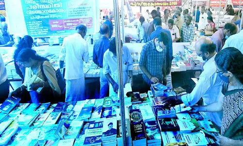 വായനക്കാരേ, പുസ്തകോത്സവം തുടങ്ങി