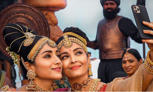 Trisha Opens Up About   Mani Ratnam asked  to Dont chat with Aishwarya Rai Bachchan on PS1 set