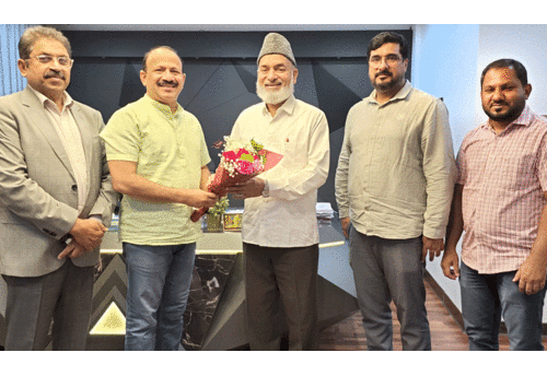 ഡോ. ​ഹു​സൈ​ന്‍ മ​ട​വൂ​ര്‍ സാ​ല്‍മി​യ സൂ​പ്പ​ര്‍ മെ​ട്രോ സ​ന്ദ​ര്‍ശി​ച്ചു