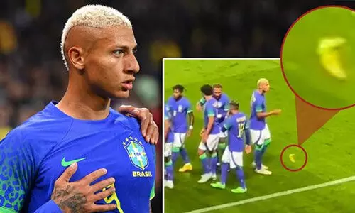 ബ്രസീൽ താരം റിച്ചാർലിസന് നേരെ പഴമേറ്; കാൽപന്തു വേദിയിൽനിന്ന് വീണ്ടും വംശീയ വിവാദം