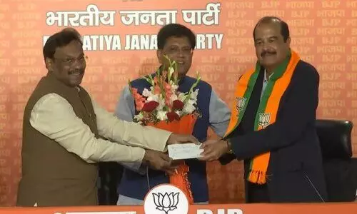 ഹിമാചൽ പ്രദേശ് കോൺഗ്രസ് വർക്കിംഗ് പ്രസിഡന്റ് ഹർഷ് മഹാജൻ ബി.ജെ.പിയിൽ ചേർന്നു