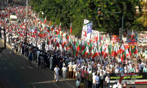 നിരോധനത്തിന്റെ മറവിൽ വൻ വേട്ട; പോപുലർ ഫ്രണ്ട് അംഗങ്ങൾക്ക് യാത്രാനിരോധം, അക്കൗണ്ടുകൾ മരവിപ്പിക്കും