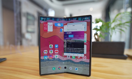 സാംസങ്ങിനെ വെല്ലുമോ...? ഗംഭീര ഫീച്ചറുകളുമായി വിവോയുടെ ഫോൾഡബ്ൾ ഫോണെത്തി, വിലയും കുറവ്