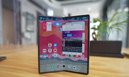 സാംസങ്ങിനെ വെല്ലുമോ...? ഗംഭീര ഫീച്ചറുകളുമായി വിവോയുടെ ഫോൾഡബ്ൾ ഫോണെത്തി, വിലയും കുറവ്