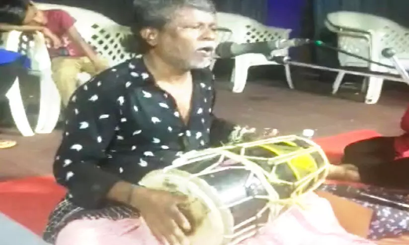 ബാബു ഭായിക്ക് നഗരതെരുവിൽ പാടാൻ വിലക്ക്; പരാതി പൊലീസിനെതിരെ ബാബു ഭായിക്ക് നഗരതെരുവിൽ പാടാൻ വിലക്ക്; പരാതി പൊലീസിനെതിരെ