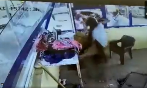 ഹർത്താലിൽ പോപുലർ ഫ്രണ്ട് പ്രവർത്തകർ യുവതിയെ അടിച്ചു; സംഘ്പരിവാർ പ്രചാരണം ശരിയോ