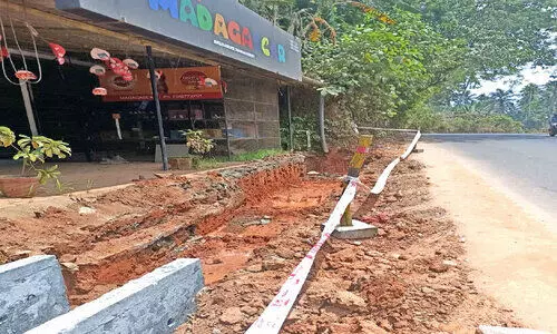 കൂടത്തായി പാലത്തിനു സമീപം സ്ഥിരം അപകട മേഖല; പരിഹാരം കാണാതെ അധികൃതർ