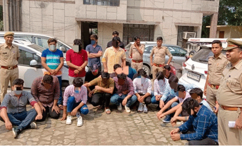 മേൽപാലത്തിൽ കാറുകൾ നിർത്തി കേക്ക് മുറിച്ച് ജന്മദിനാഘോഷം; 21 പേർ അറസ്റ്റിൽ