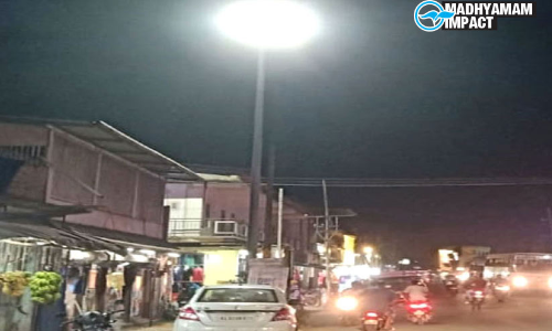 ചന്ദനത്തോപ്പിലെ ഹൈമാസ്റ്റ് ലൈറ്റുകൾ പ്രകാശിച്ചുതുടങ്ങി