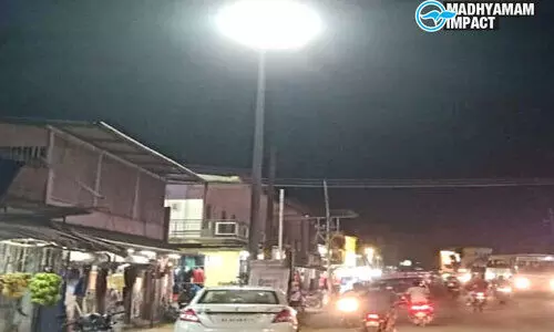 ചന്ദനത്തോപ്പിലെ ഹൈമാസ്റ്റ് ലൈറ്റുകൾ പ്രകാശിച്ചുതുടങ്ങി