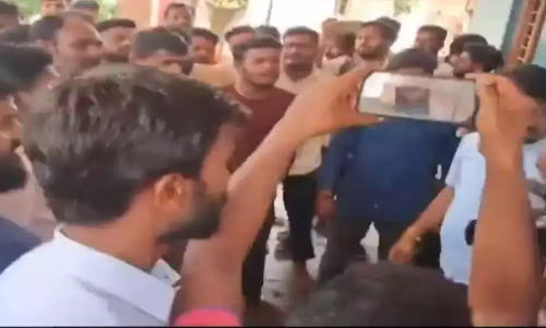 പ്രവാചകനെക്കുറിച്ച് ഉപന്യാസ മത്സരം നടത്തിയ പ്രിൻസിപ്പലിനെതിരെ പ്രതിഷേധം; ലക്ഷ്യം മതപരിവർത്തനമെന്ന്