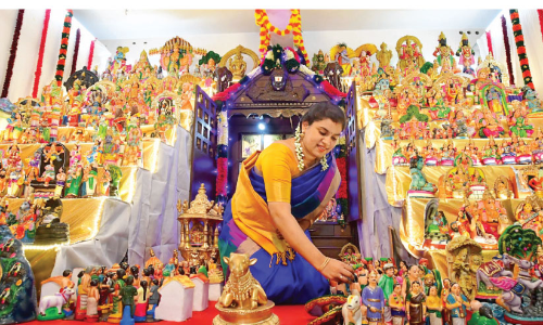 നവരാത്രി ആഘോഷങ്ങൾക്ക് നിറംപകർന്ന് ബൊമ്മക്കൊലു നവരാത്രി ആഘോഷങ്ങൾക്ക് നിറംപകർന്ന് ബൊമ്മക്കൊലു