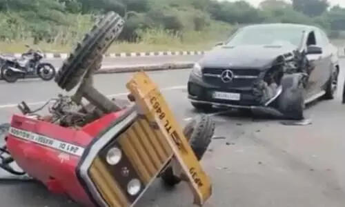 ബെൻസുമായി കൂട്ടിയിടിച്ച ട്രാക്ടറിന്റെ അവസ്ഥ; ആർക്കും ഈ ഗതിവരുത്തരുതേ എന്റെ സിവനേ.....
