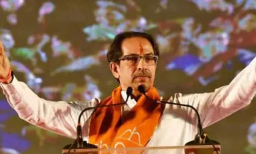 കാവിക്കൊടി കൈകളിൽ മാത്രമല്ല, ഹൃദയത്തിലും വേണം; ബി.ജെ.പിയെ പരിഹസിച്ച് ഉദ്ധവ് താക്കറെ