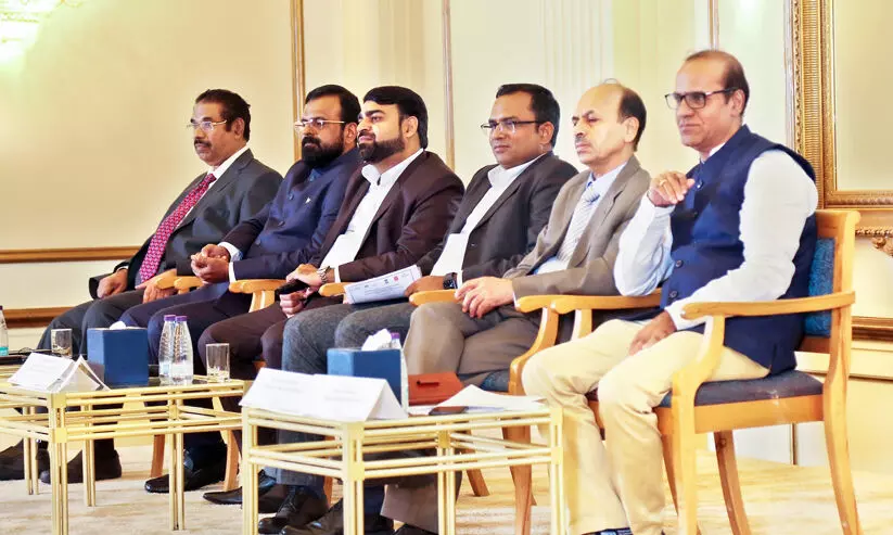 ഗൾഫിൽ തൊഴിൽ തേടുന്നവർക്ക് അറബി ഭാഷ പരിശീലനം നൽകുമെന്ന് കേസ് ഗൾഫിൽ തൊഴിൽ തേടുന്നവർക്ക് അറബി ഭാഷ പരിശീലനം നൽകുമെന്ന് കേസ്