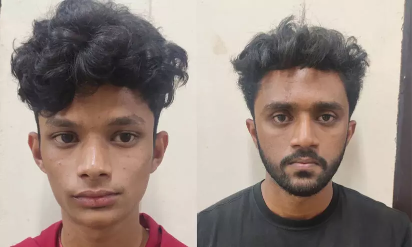 തോൽപ്പെട്ടിയിൽ എം.ഡി.എം.എയുമായി രണ്ടു പേരെ എക്സൈസ് പിടികൂടി തോൽപ്പെട്ടിയിൽ എം.ഡി.എം.എയുമായി രണ്ടു പേരെ എക്സൈസ് പിടികൂടി