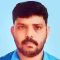 സ്ഥ​ലം മാ​റ്റ ഉ​ത്ത​ര​വ് വാ​ങ്ങി വ​രു​ന്ന​തി​നി​ടെ കെ.​എ​സ്.​ഇ.​ബി ജീ​വ​ന​ക്കാ​ര​ൻ വാ​ഹ​നാ​പ​ക​ട​ത്തി​ൽ മ​രി​ച്ചു