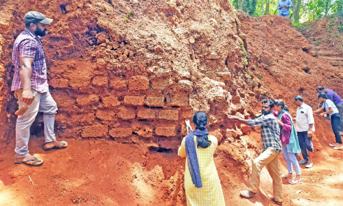 ടിപ്പുകോട്ടയിൽ കോട്ടമതിലിന്റെ അവശിഷ്ടം കണ്ടെത്തി