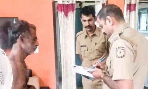 വീട് കുത്തിത്തുറന്ന് സ്വർണവും പണവും മോഷ്ടിച്ചു