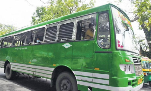 ബസില്‍നിന്ന് തെറിച്ചുവീണ് വിദ്യാര്‍ഥിക്ക് പരിക്ക്