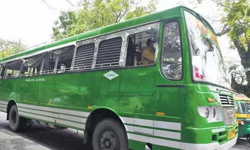 ബസില്‍നിന്ന് തെറിച്ചുവീണ് വിദ്യാര്‍ഥിക്ക് പരിക്ക്