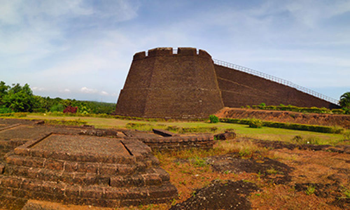 കാണാനേറെ, കാഴ്ചക്കാർ കുറവ് കാണാനേറെ, കാഴ്ചക്കാർ കുറവ്