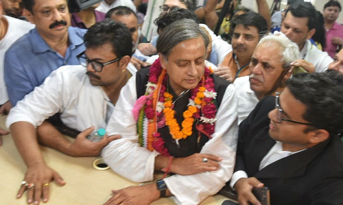 shashi tharoor 0988765